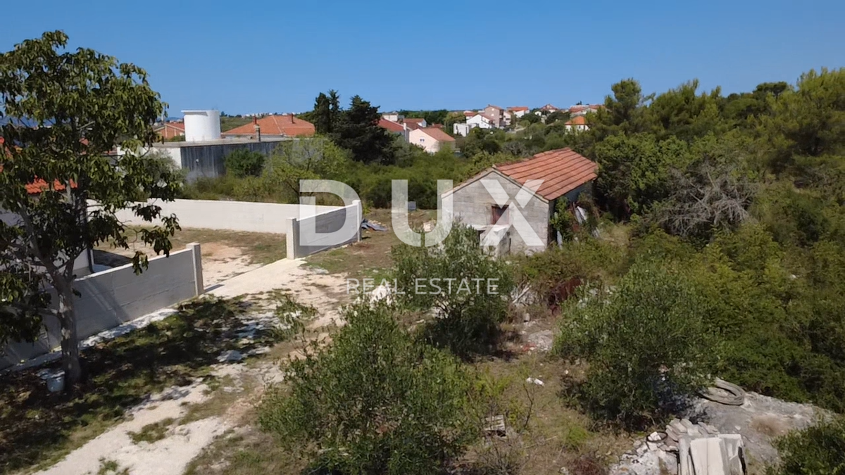 ZADAR, CRNO – Terreno edificabile 1.040 m², zona tranquilla, vicino a Zara!