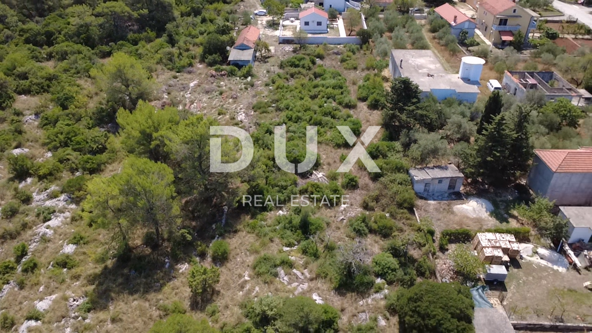 ZADAR, CRNO – Terreno edificabile 1.040 m², zona tranquilla, vicino a Zara!