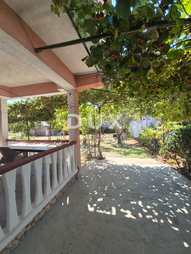 BIBINJE, ZARA - OCCASIONE! Intima oasi verde con 7 appartamenti!