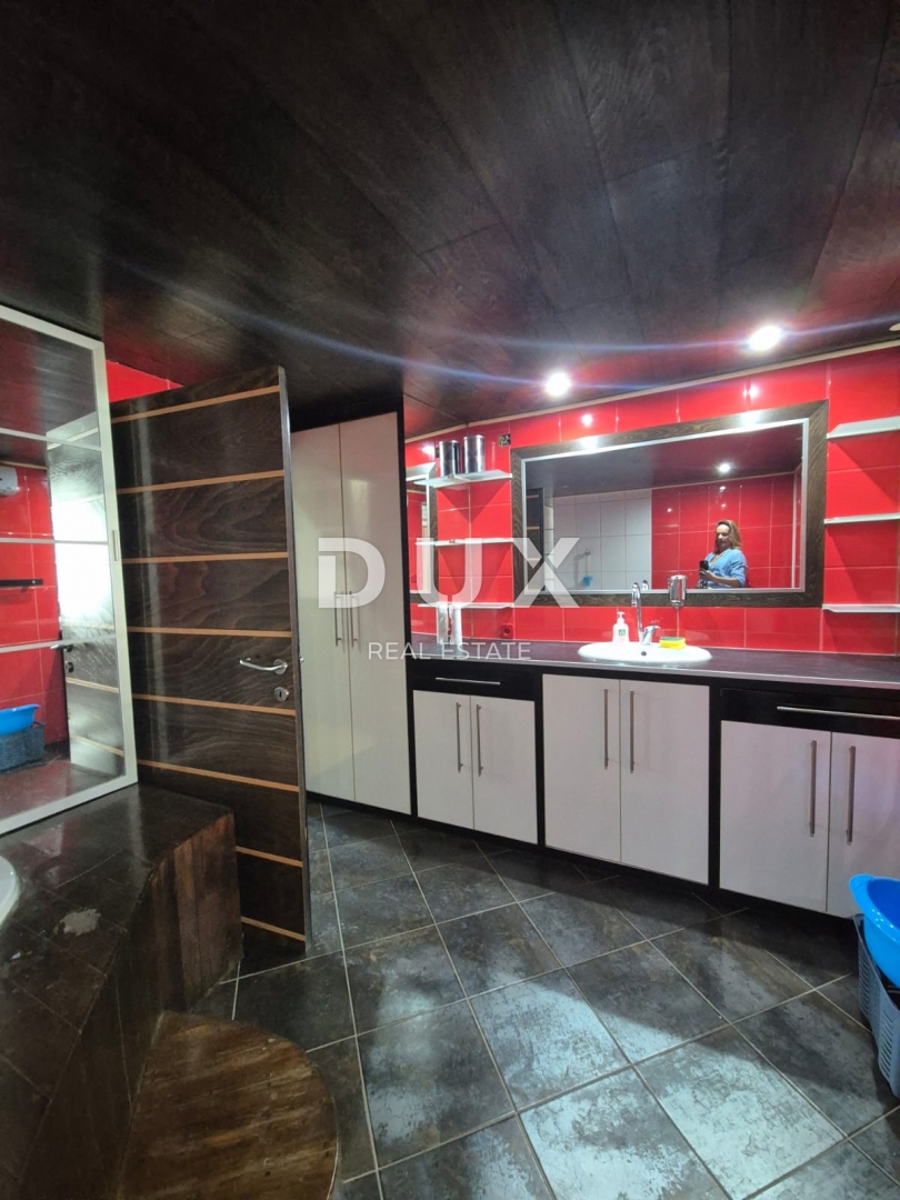 BIBINJE, ZARA - OCCASIONE! Intima oasi verde con 7 appartamenti!