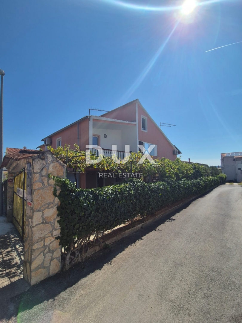 BIBINJE, ZARA - OCCASIONE! Intima oasi verde con 7 appartamenti!