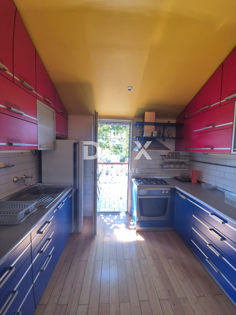 BIBINJE, ZARA - OCCASIONE! Intima oasi verde con 7 appartamenti!