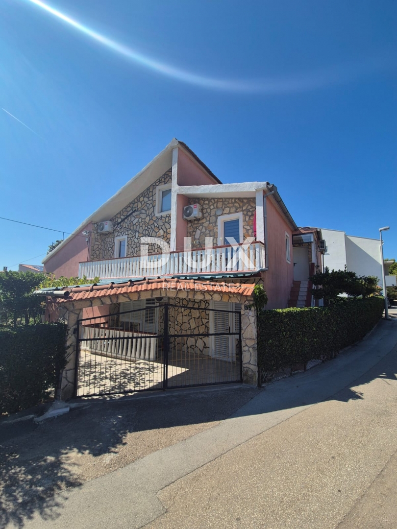 BIBINJE, ZARA - OCCASIONE! Intima oasi verde con 7 appartamenti!