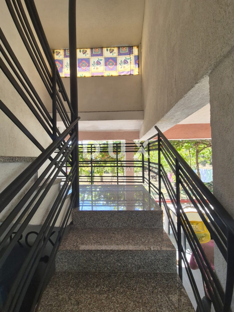 BIBINJE, ZARA - OCCASIONE! Intima oasi verde con 7 appartamenti!