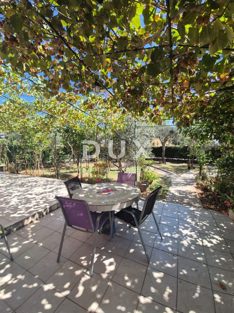 BIBINJE, ZARA - OCCASIONE! Intima oasi verde con 7 appartamenti!