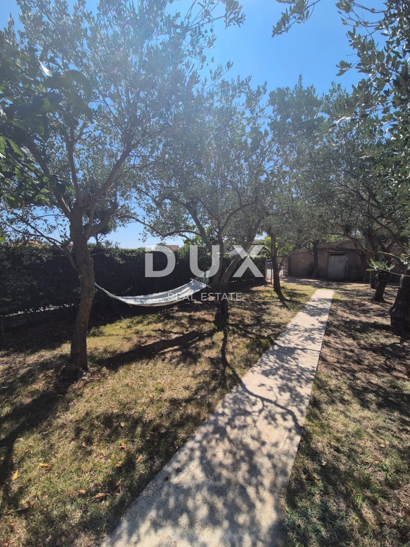 BIBINJE, ZARA - OCCASIONE! Intima oasi verde con 7 appartamenti!