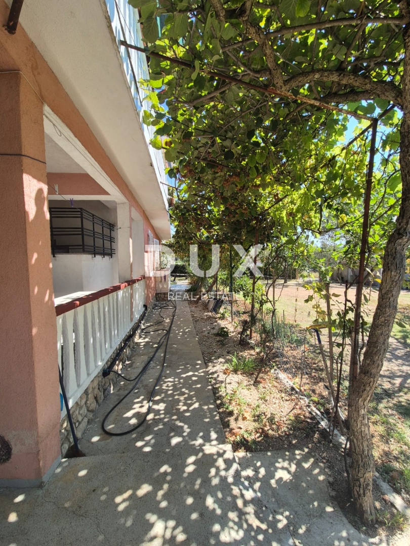 BIBINJE, ZARA - OCCASIONE! Intima oasi verde con 7 appartamenti!