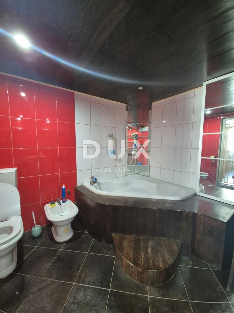 BIBINJE, ZARA - OCCASIONE! Intima oasi verde con 7 appartamenti!