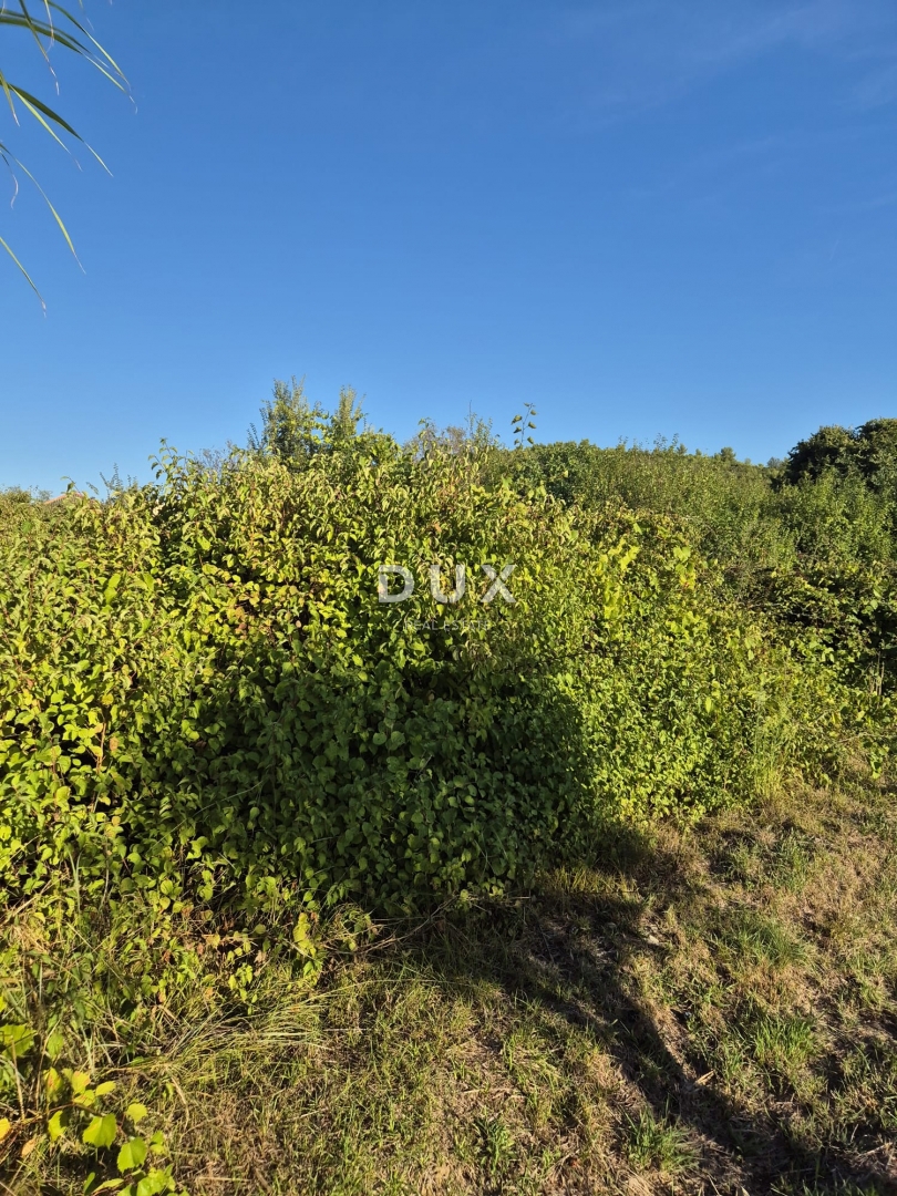 LJUBAC, ZARA - OCCASIONE! Terreno edificabile vicino alla spiaggia!