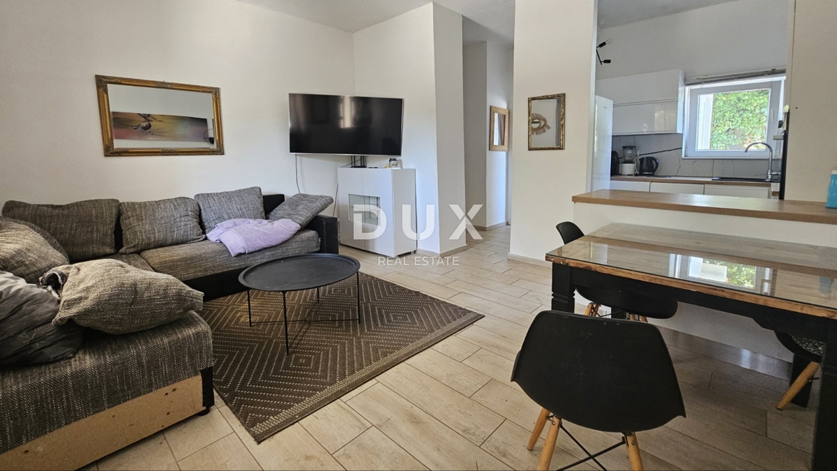 OPATIJA, IKA - Piano di una casa con 2 appartamenti, piscina privata e giardino