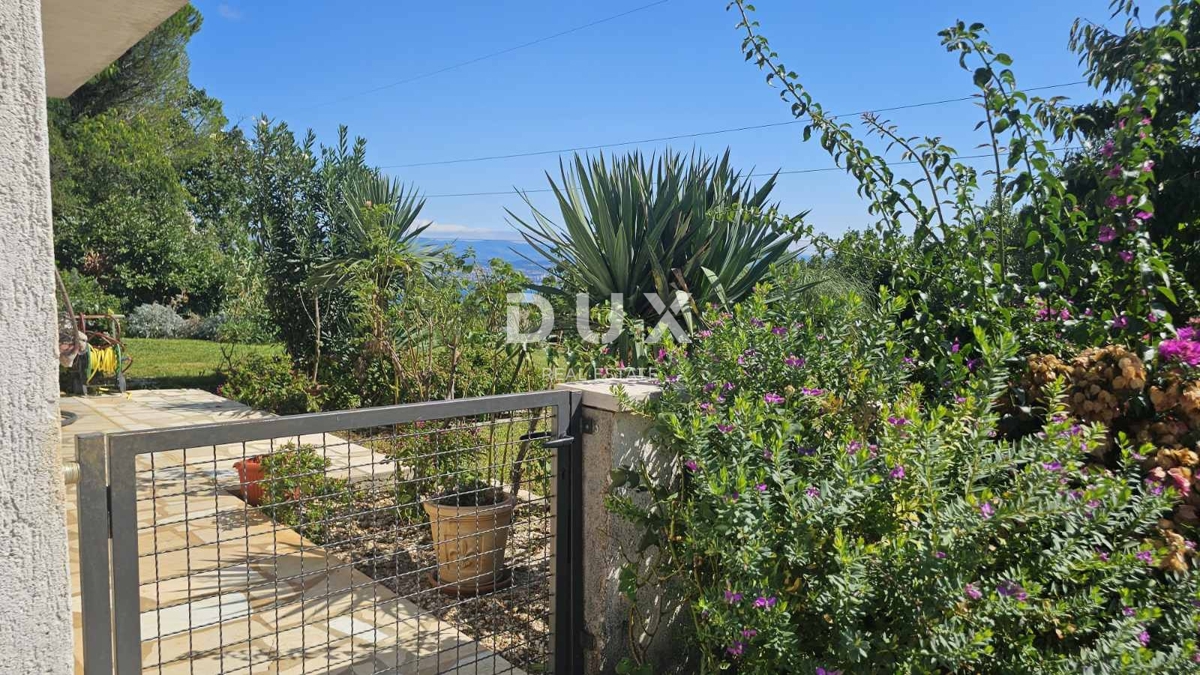 OPATIJA, IKA - Piano di una casa con 2 appartamenti, piscina privata e giardino