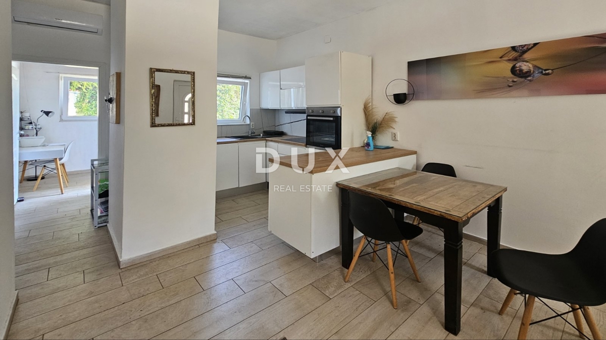 OPATIJA, IKA - Piano di una casa con 2 appartamenti, piscina privata e giardino