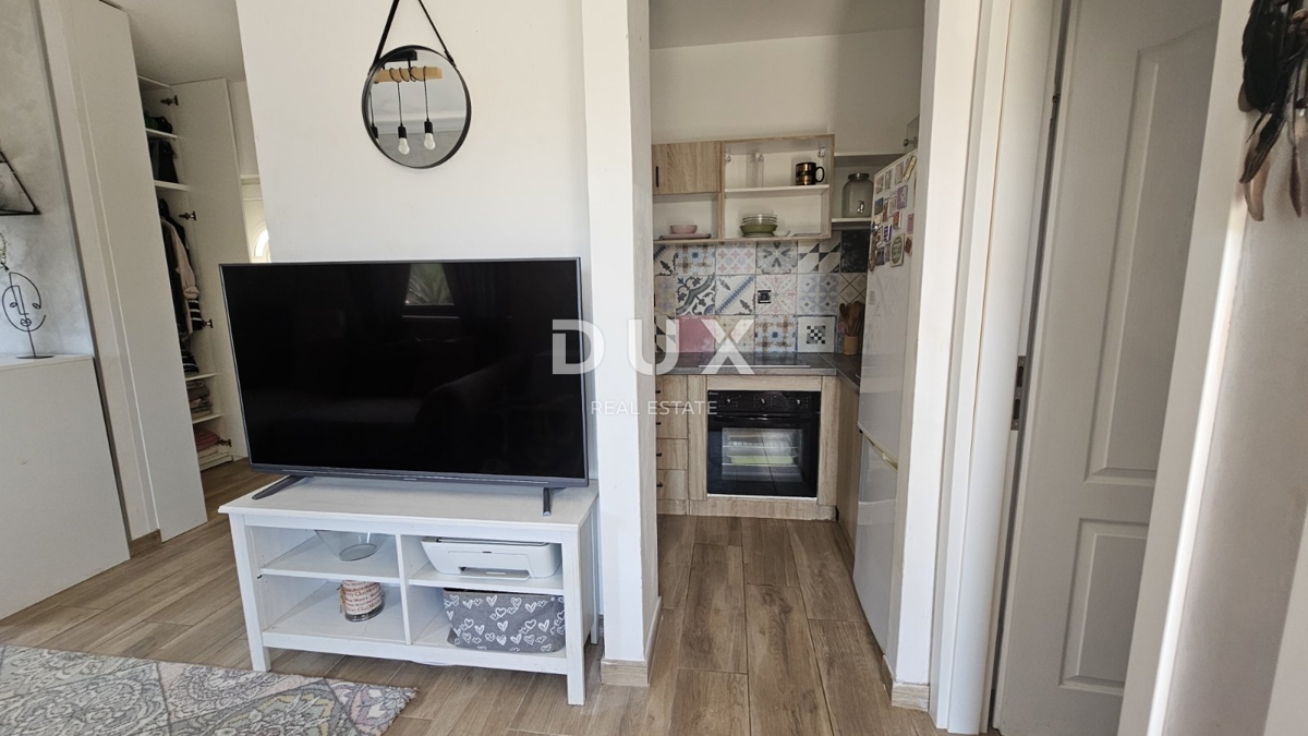 OPATIJA, IKA - Piano di una casa con 2 appartamenti, piscina privata e giardino