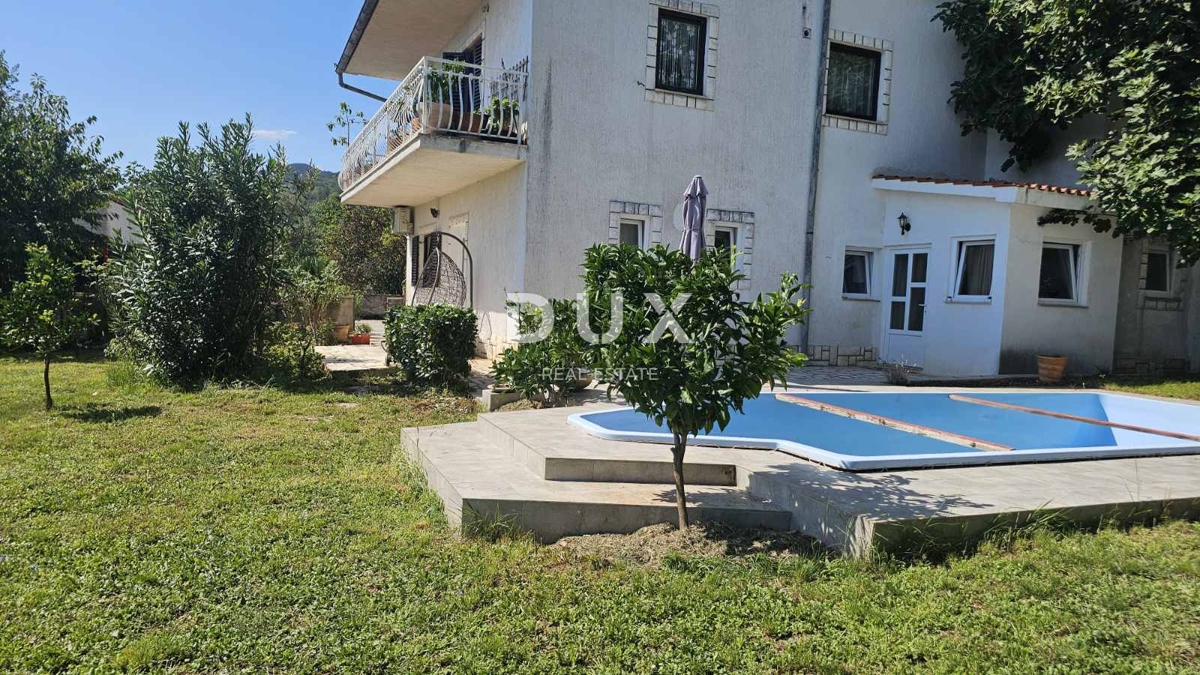 OPATIJA, IKA - Piano di una casa con 2 appartamenti, piscina privata e giardino