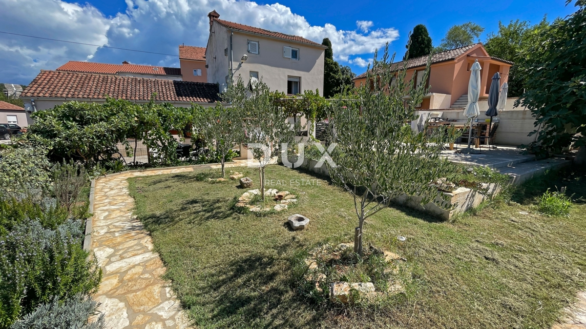 ISTRIA, MEDULIN - Casa in pietra d'Istria + Casa vacanze in ottima posizione