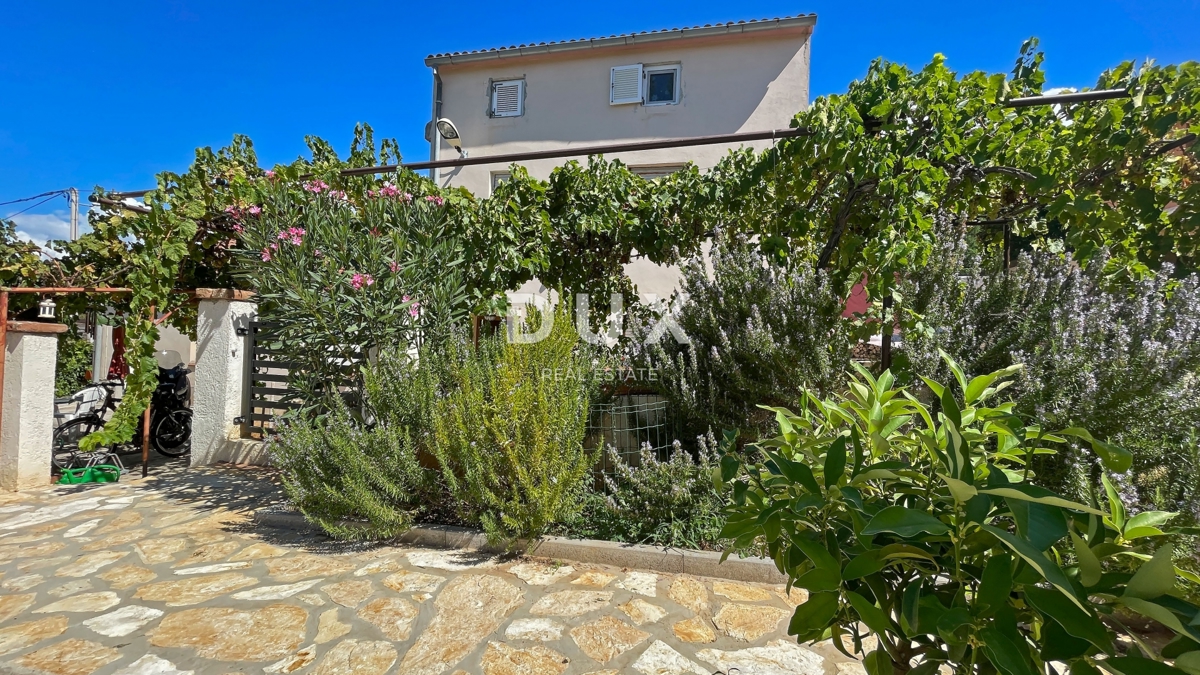 ISTRIA, MEDULIN - Casa in pietra d'Istria + Casa vacanze in ottima posizione