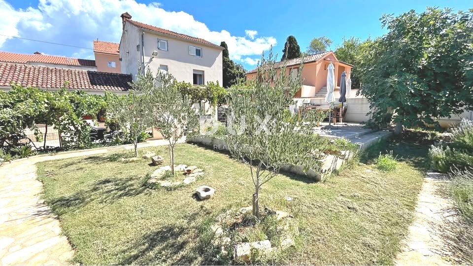 ISTRIA, MEDULIN - Casa in pietra d'Istria + Casa vacanze in ottima posizione