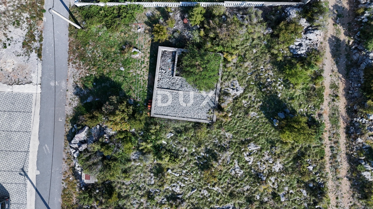 KARLOBAG, CESARICA - Terreno edificabile con costruzione iniziata 