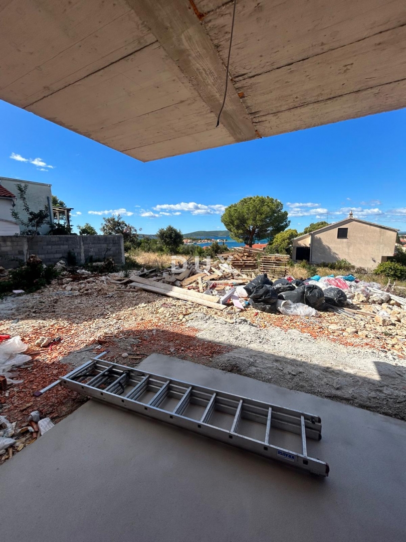 ŠIBENIK, BRODARICA - Appartamento in un nuovo edificio con giardino e vista mare!