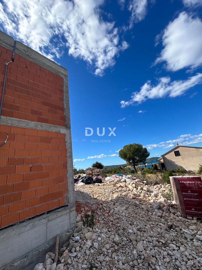 ŠIBENIK, BRODARICA - Appartamento in un nuovo edificio con giardino e vista mare!