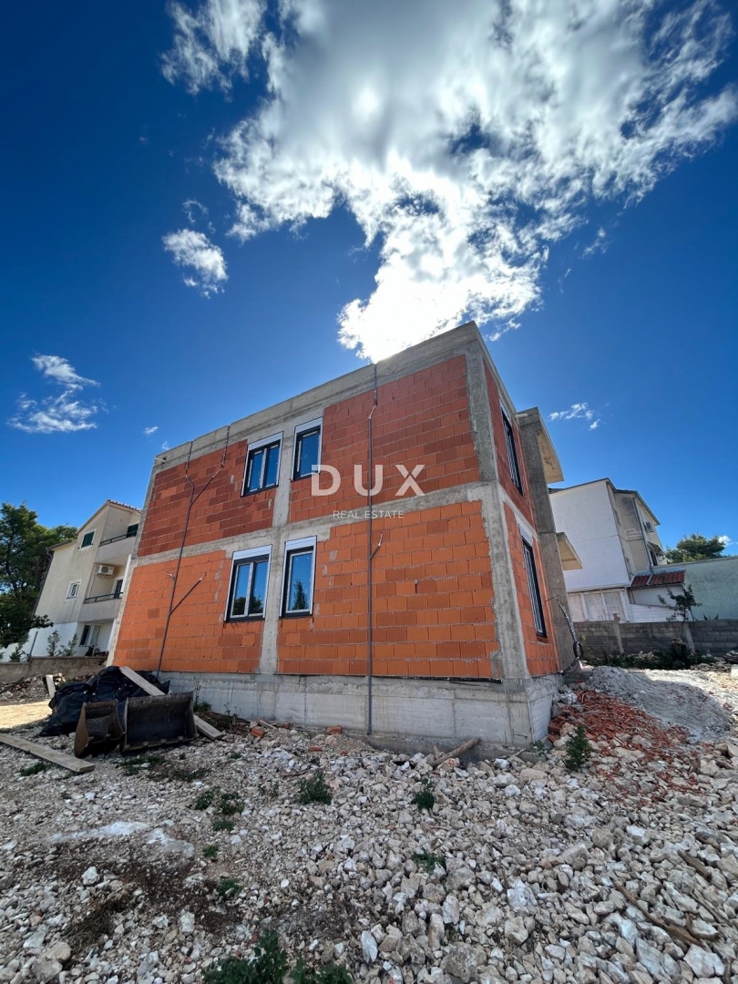 ŠIBENIK, BRODARICA - Appartamento in un nuovo edificio con giardino e vista mare!