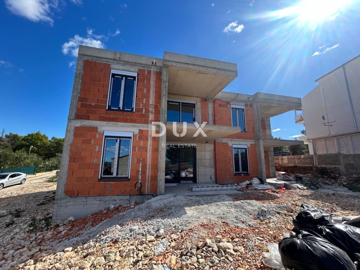 ŠIBENIK, BRODARICA - Appartamento in un nuovo edificio con giardino e vista mare!