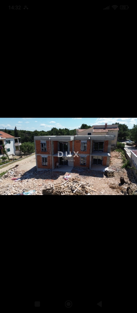 ŠIBENIK, BRODARICA - Appartamento in un nuovo edificio con giardino e vista mare!