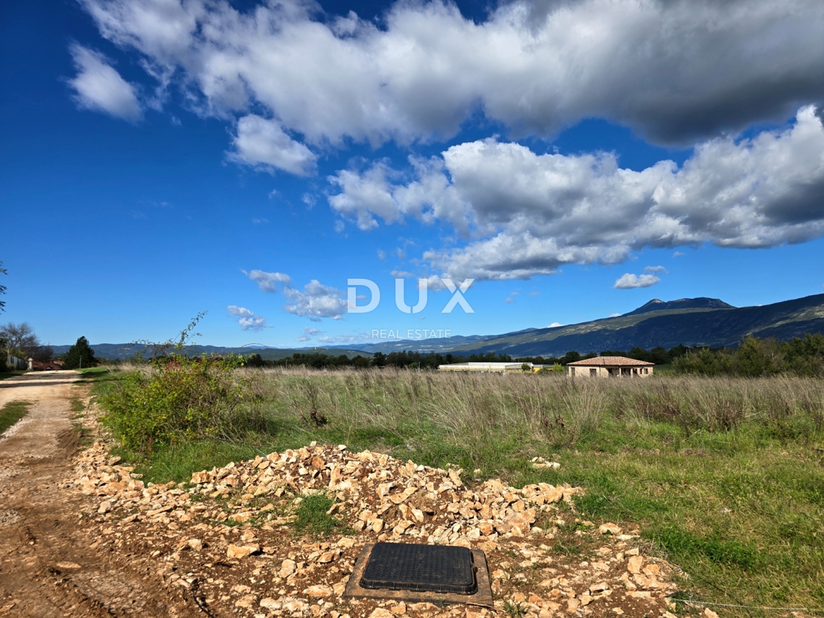 ISTRIA, ALBONA - Comodo terreno edificabile