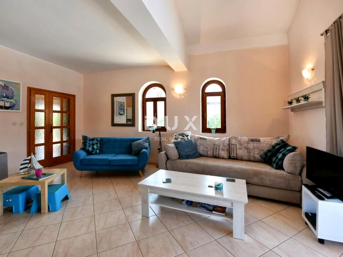 ISTRIA, VIŠNJAN - Casa con piscina