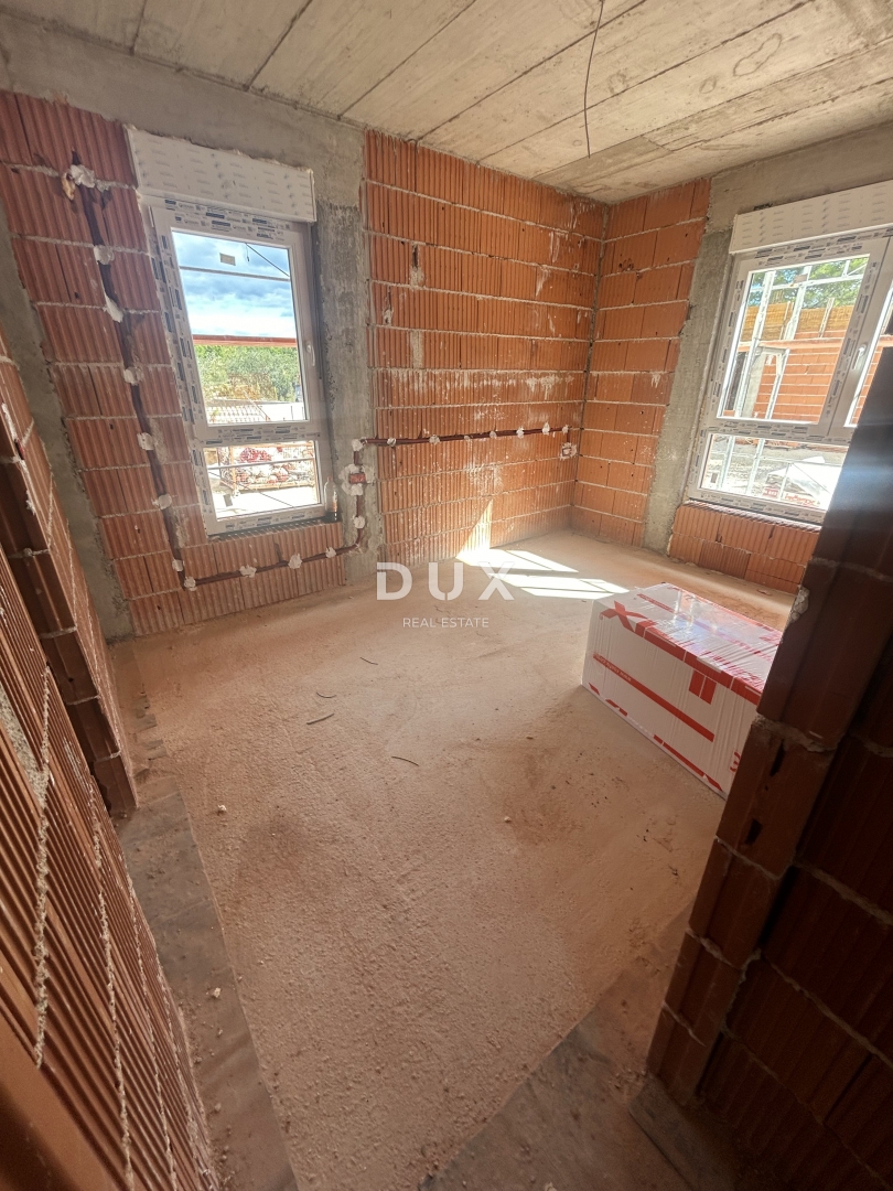 ŠIBENIK, SRIMA - Appartamento di lusso con giardino in un nuovo edificio a soli 300 m dal mare e dalla spiaggia