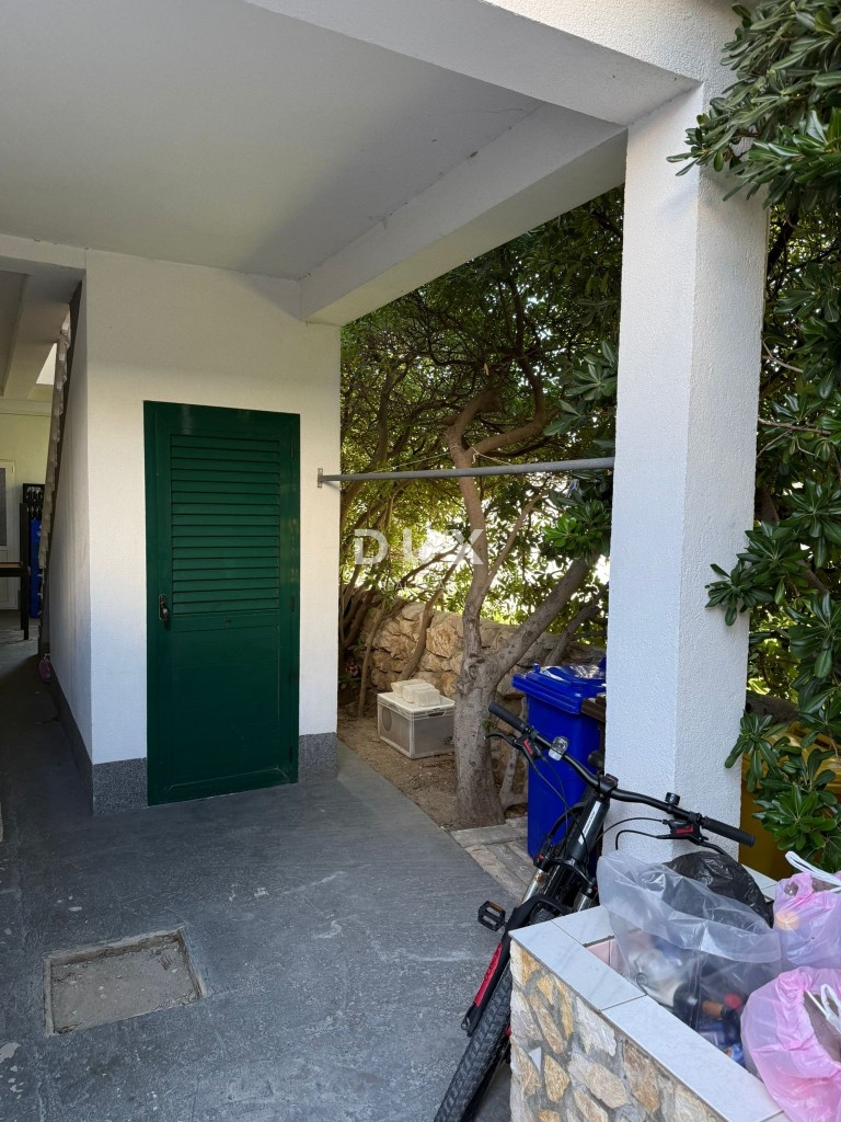 ISOLA DI PAG, PAG - palazzina con ristorante