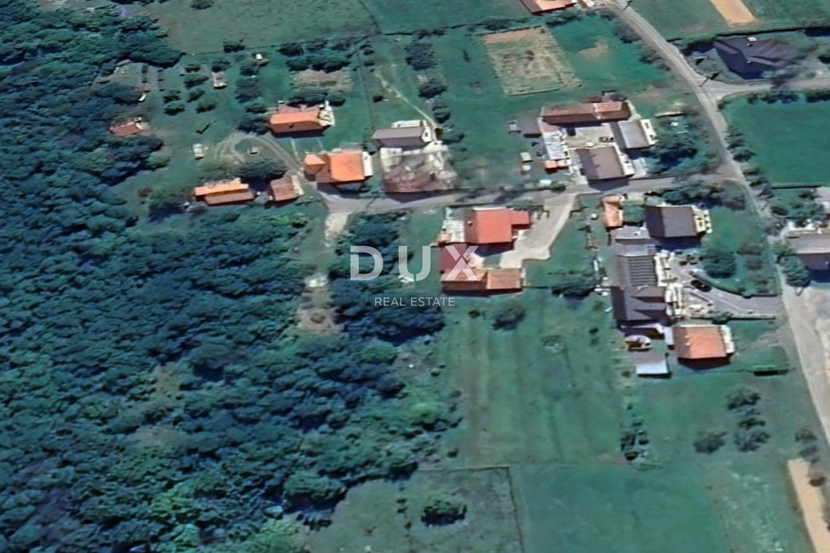 LIKA, OTOČAC, PROZOR - terreno 11200m2 (4000m2 edificabili + 7200m2 agricoli) vicino al fiume Gacka 