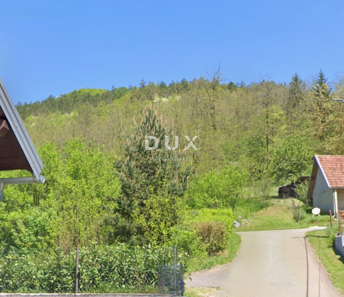 LIKA, OTOČAC, PROZOR - terreno 11200m2 (4000m2 edificabili + 7200m2 agricoli) vicino al fiume Gacka 