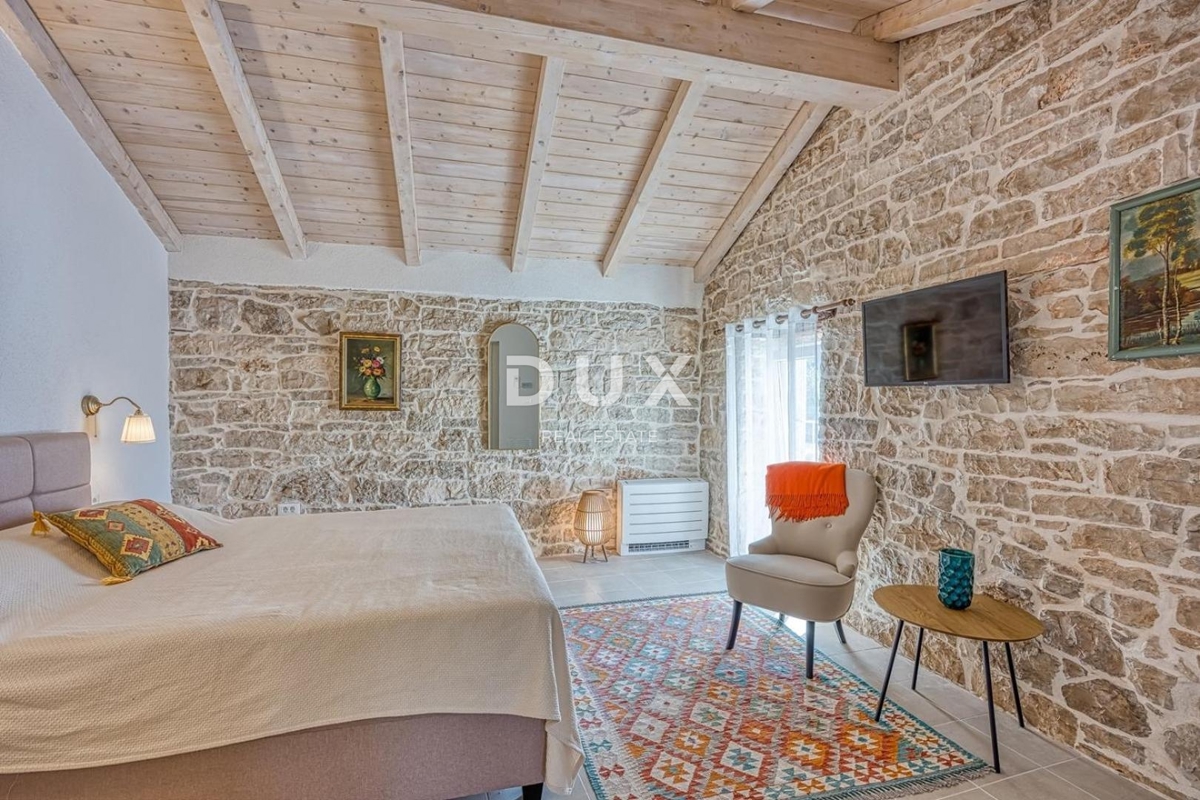 ISTRIA, SVETI LOVREČ - Casa in pietra con piscina