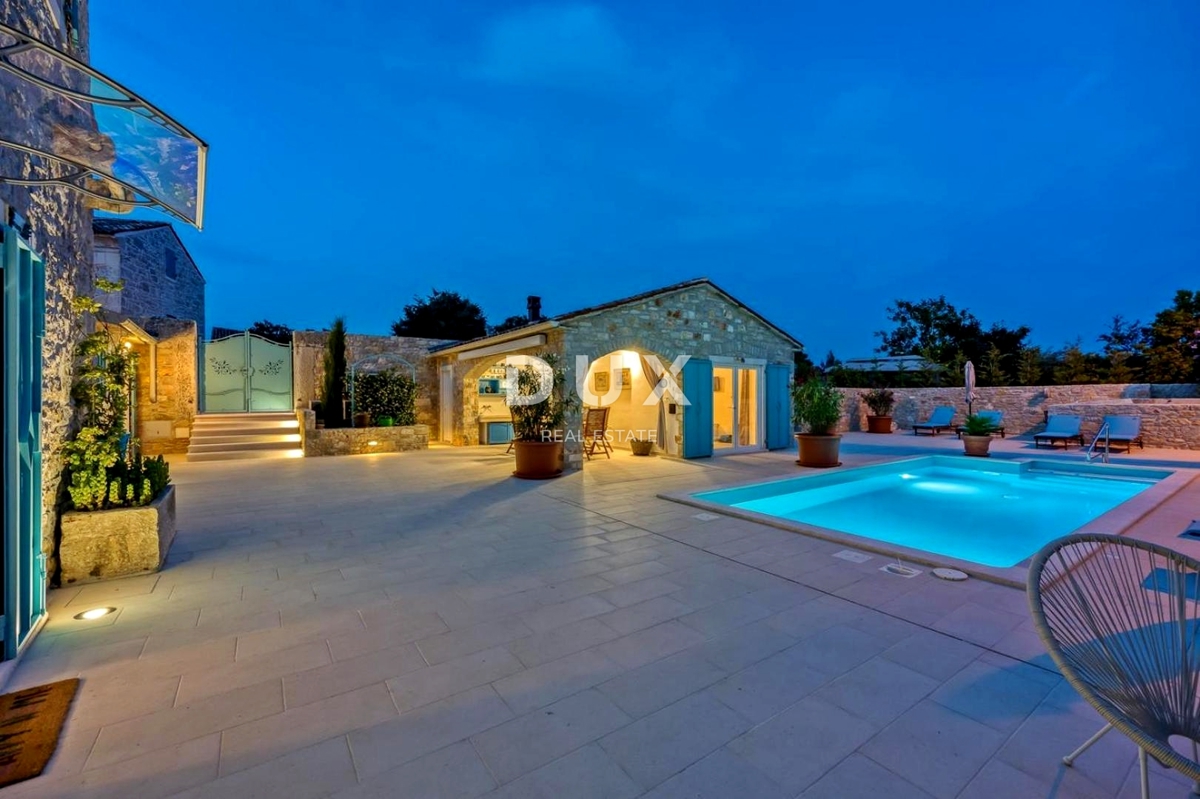 ISTRIA, SVETI LOVREČ - Casa in pietra con piscina