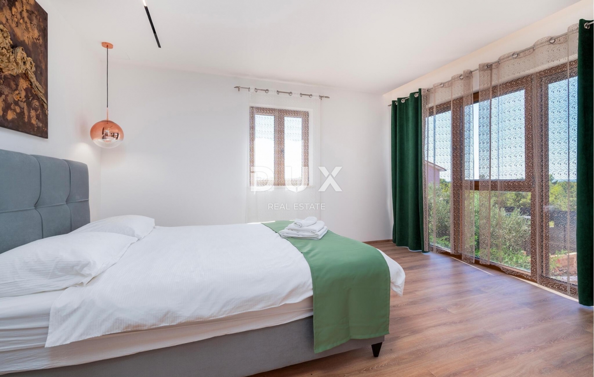 ISTRIA, LABIN - Casa con piscina e vista mare