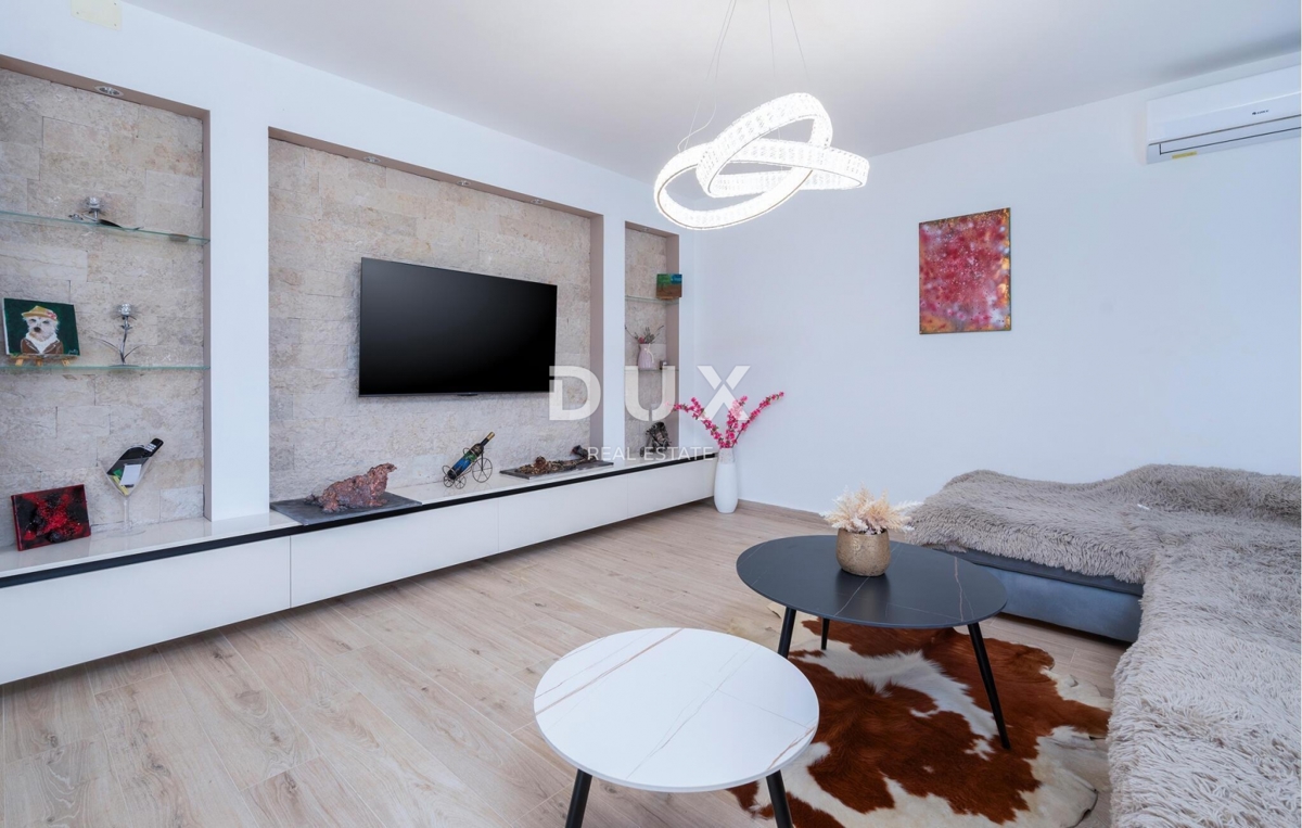 ISTRIA, LABIN - Casa con piscina e vista mare