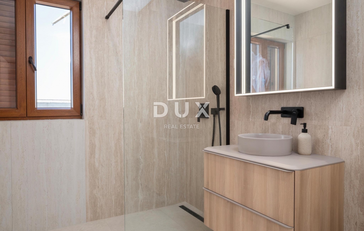 ISTRIA, LABIN - Casa con piscina e vista mare