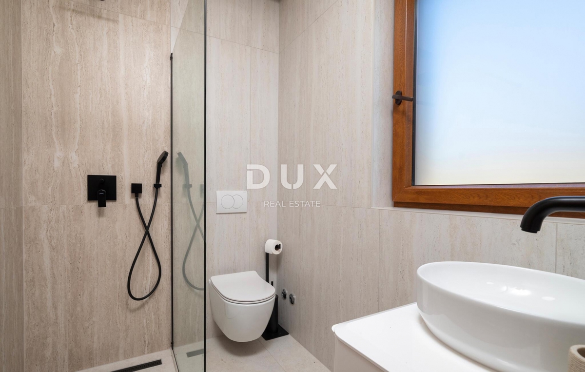 ISTRIA, LABIN - Casa con piscina e vista mare