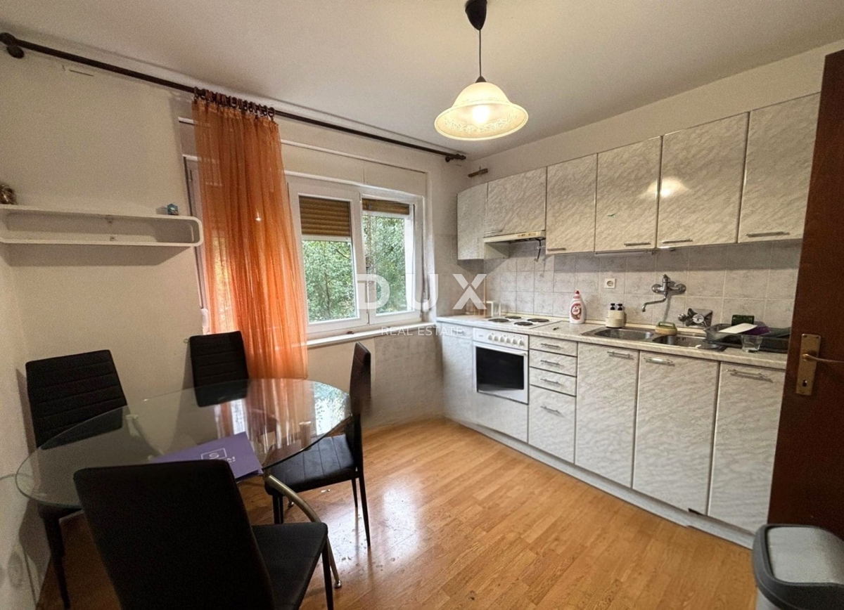 RIJEKA, DONJA VEŽICA - Appartamento con due camere da letto e balcone in posizione eccellente