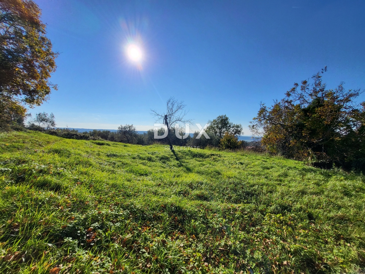 ISTRIA, GROŽNJAN - Terreno edificabile con vista aperta sul mare e sui dintorni