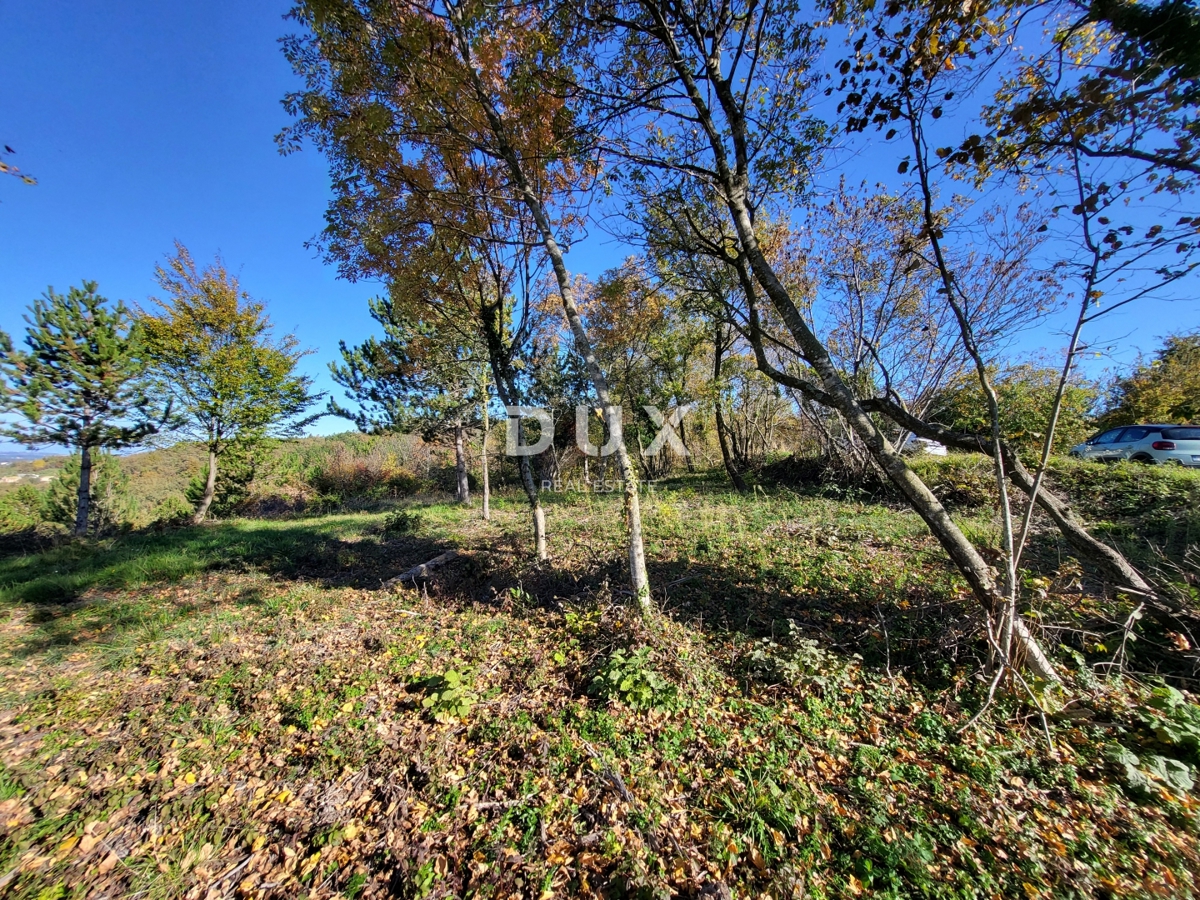 ISTRIA, GROŽNJAN - Terreno edificabile con vista aperta sul mare e sui dintorni