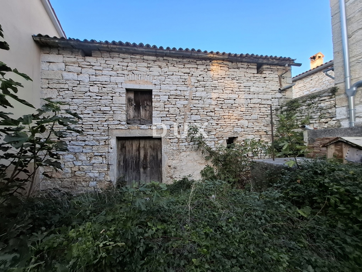 ISTRIA, BALE - casa e edificio ausiliario nel centro