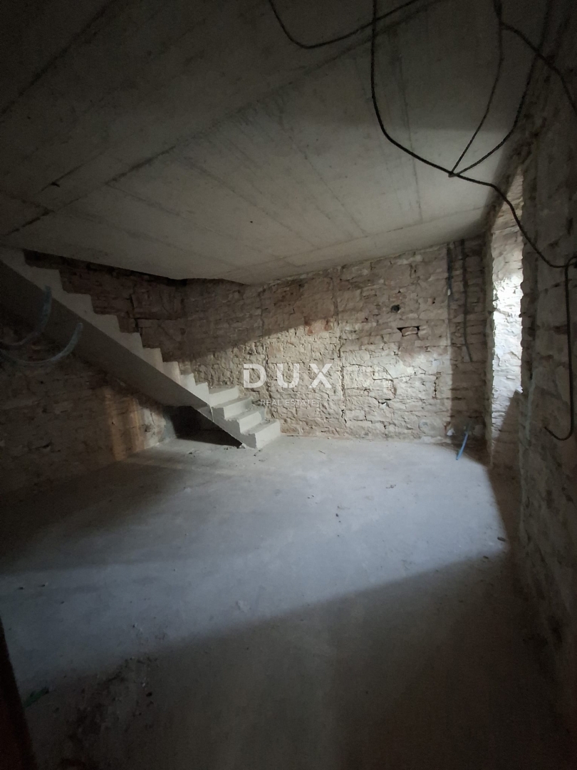 ISTRIA, BALE - casa e edificio ausiliario nel centro