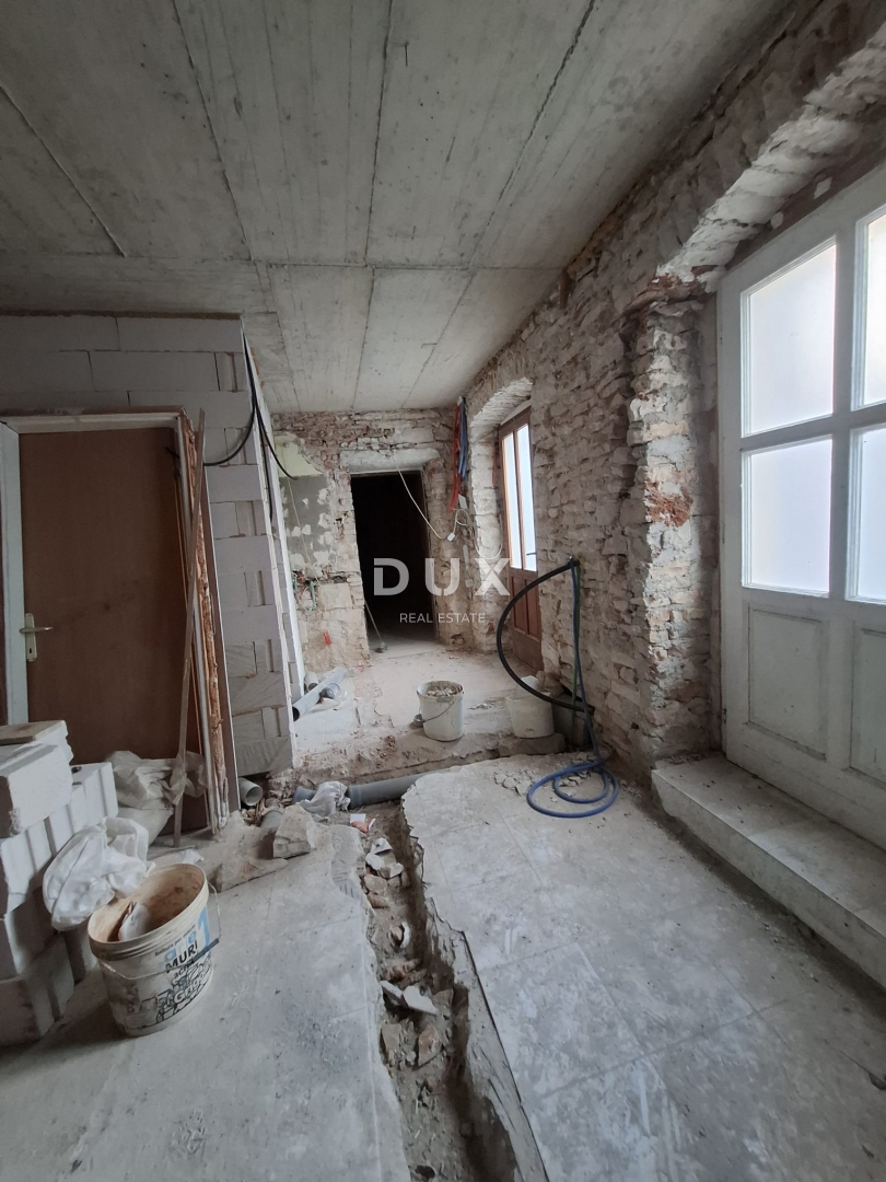 ISTRIA, BALE - casa e edificio ausiliario nel centro