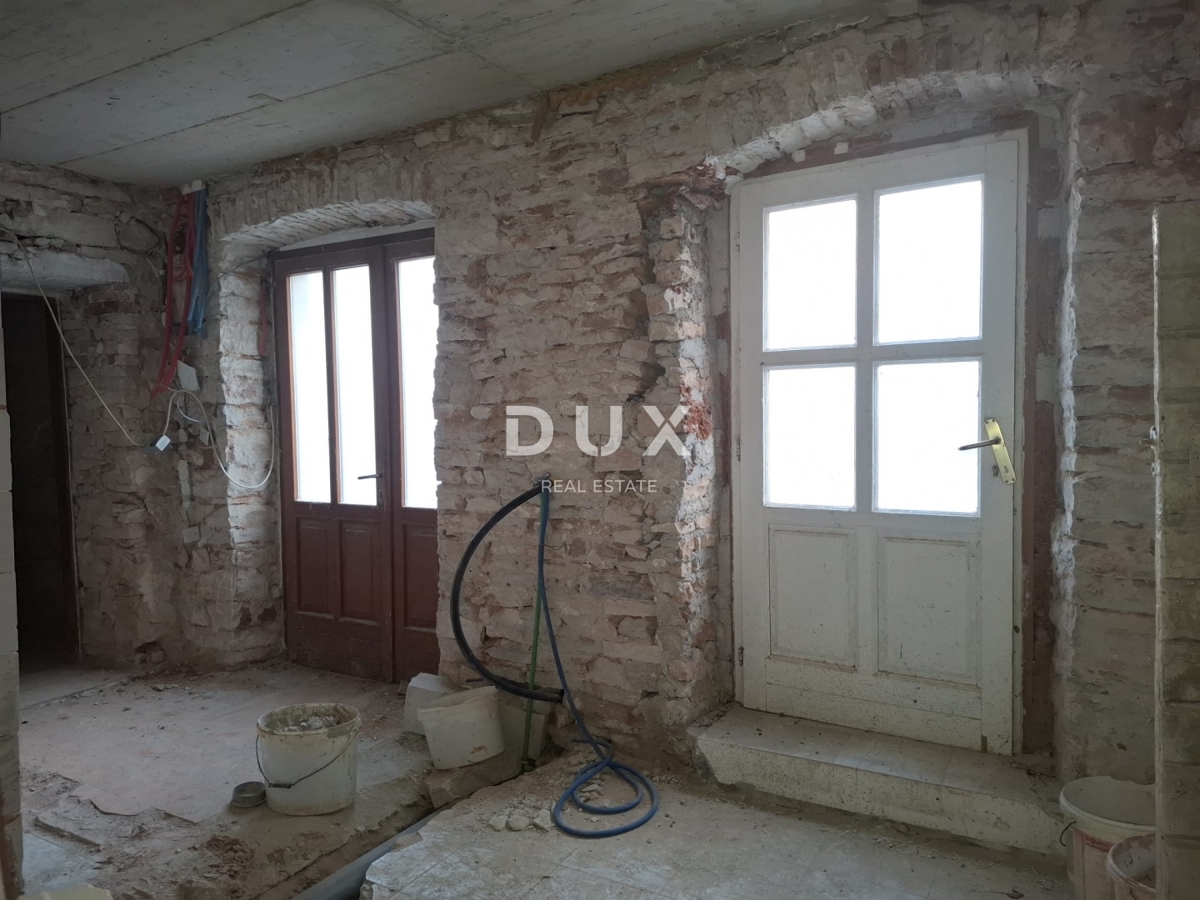 ISTRIA, BALE - casa e edificio ausiliario nel centro