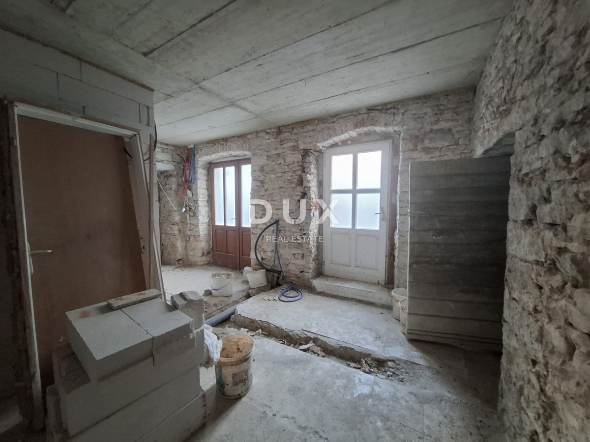 ISTRIA, BALE - casa e edificio ausiliario nel centro