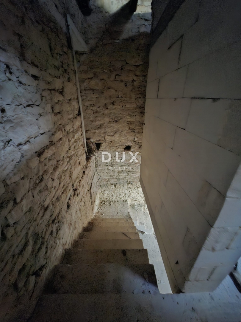 ISTRIA, BALE - casa e edificio ausiliario nel centro