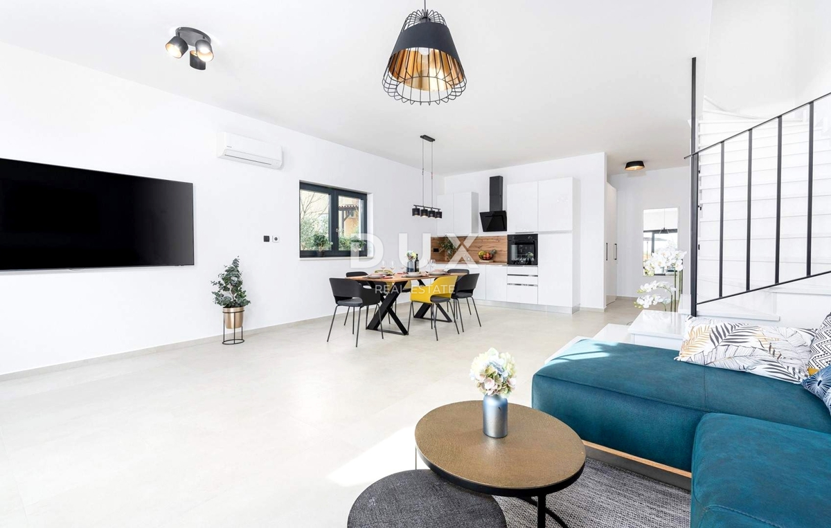 ISTRIA, PARENZO - Casa moderna con piscina