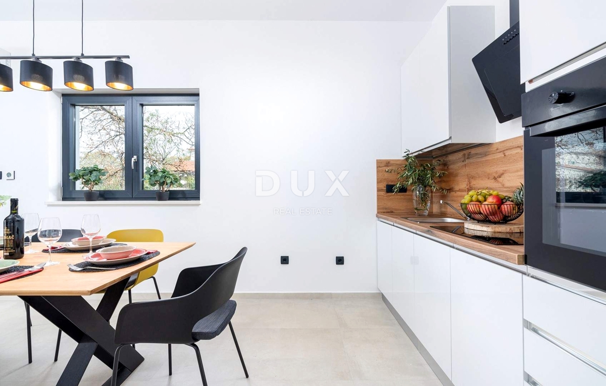 ISTRIA, PARENZO - Casa moderna con piscina